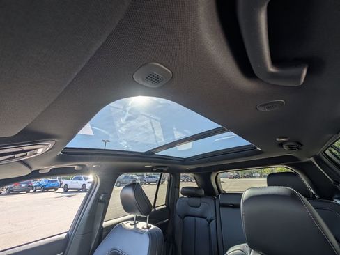 New 2025 Jeep Grand Cherokee Limited image 3