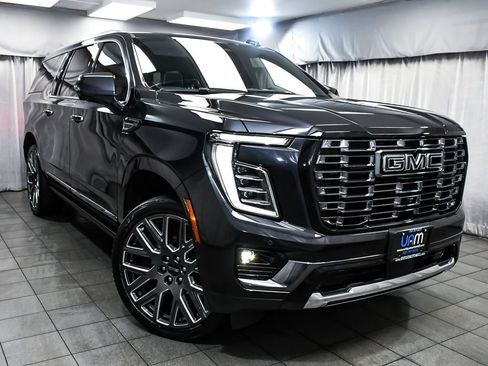 Used 2025 GMC Yukon XL Denali Ultimate AWD/4WD image 3
