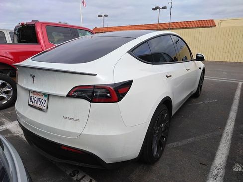 Used 2022 Tesla Model Y Performance AWD/4WD image 2
