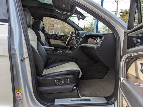 Used 2018 Bentley Bentayga Onyx Edition image 32
