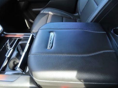 Used 2025 GMC Yukon Denali AWD/4WD image 40