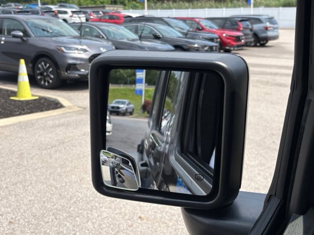 Used 2022 Jeep Wrangler Unlimited Rubicon 4xe AWD/4WD image 36