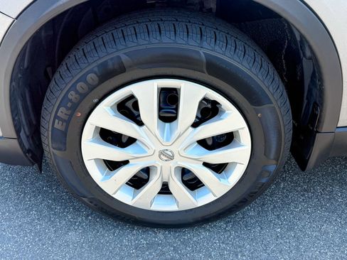 Used 2018 Nissan Rogue S AWD/4WD image 10