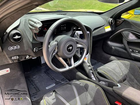 Used 2026 McLaren 750S Spider RWD image 12
