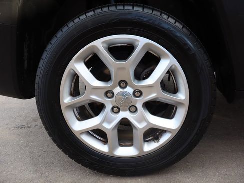 Used 2016 Jeep Renegade Latitude w/ Cold Weather Group image 44