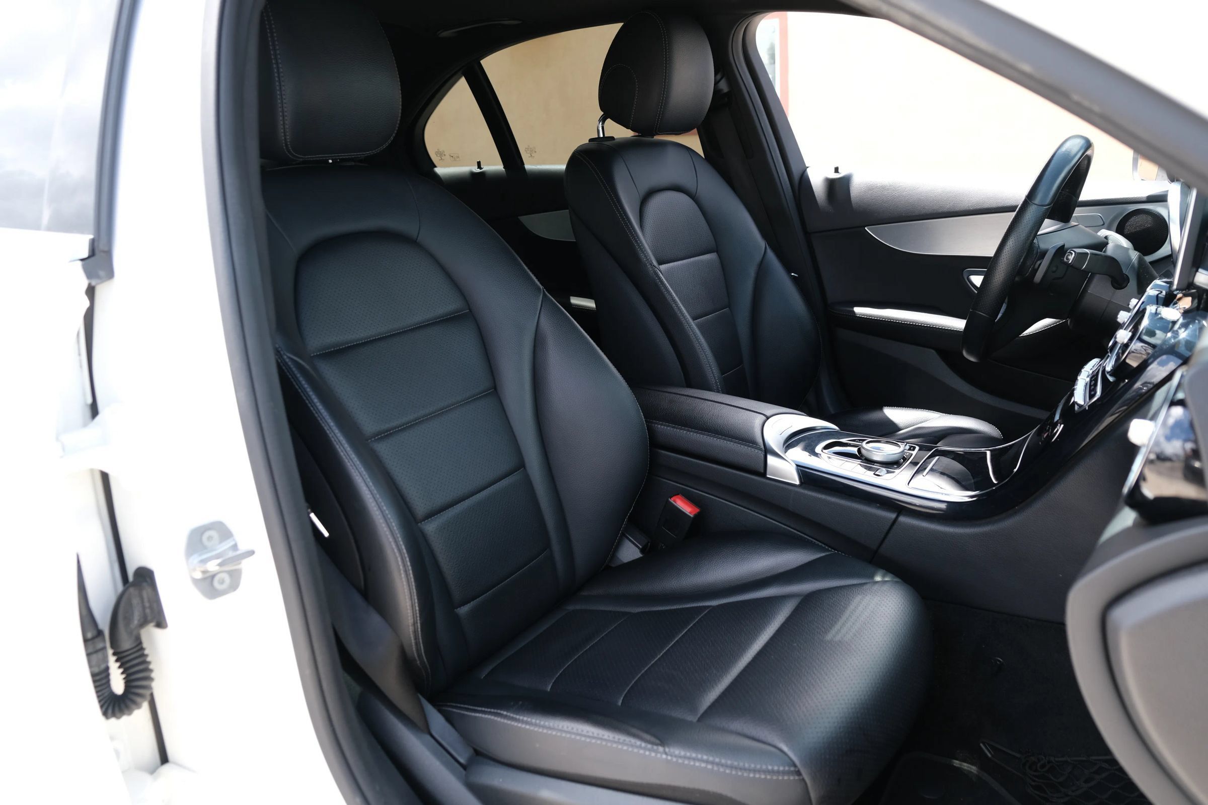 Used 2018 Mercedes-Benz C 350e Sedan image 11