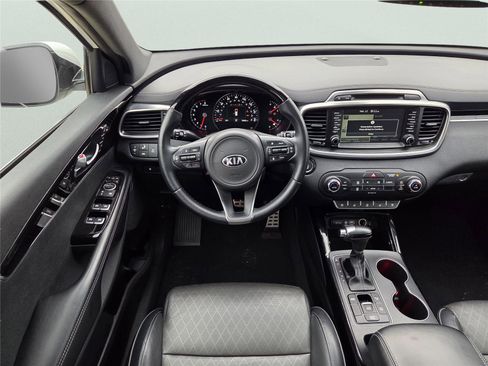 Used 2018 Kia Sorento SX image 32