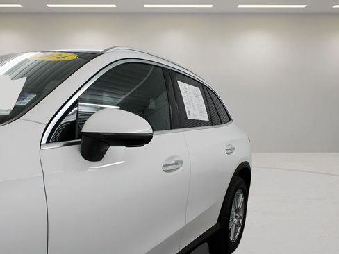 Used 2024 Mercedes-Benz GLC 300 4MATIC image 35