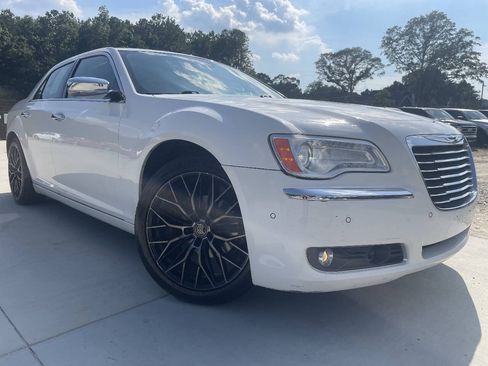 Used 2011 Chrysler 300 Limited RWD image 1