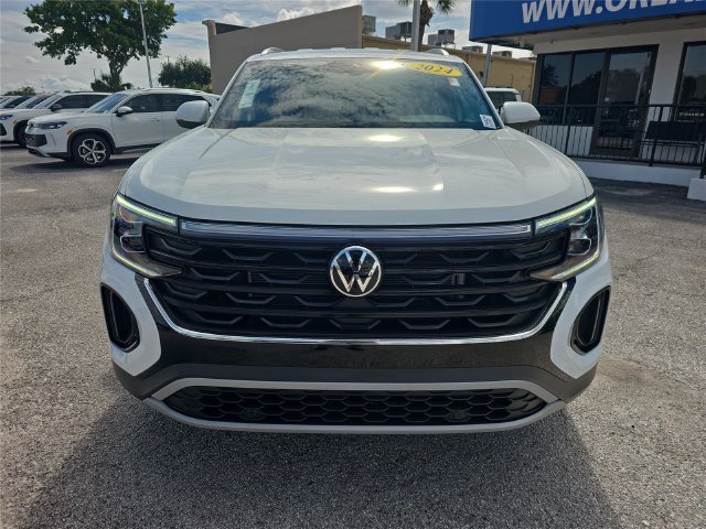 Used 2024 Volkswagen Atlas Cross Sport SE FWD image 2