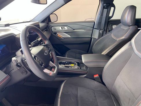 Used 2025 Ford Explorer ST image 14