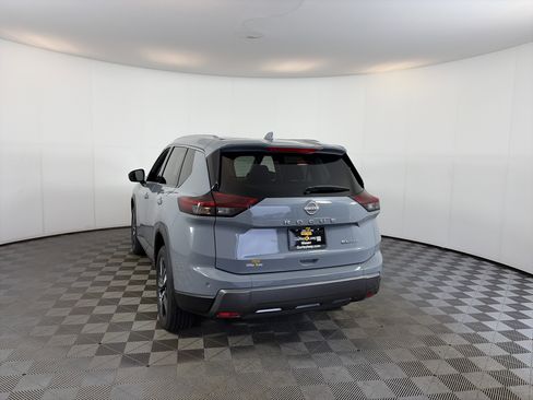 Used 2024 Nissan Rogue SL image 8