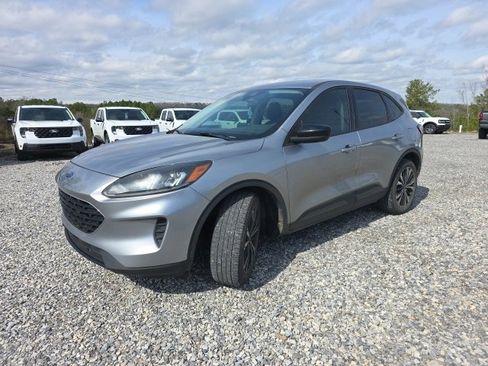 Used 2022 Ford Escape SE w/ SE Sport Appearance Package image 3