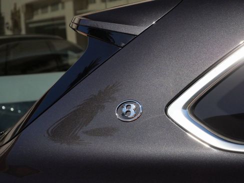 Used 2025 Bentley Bentayga Extended Wheelbase image 12