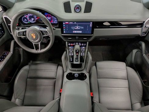 Used 2023 Porsche Cayenne Coupe image 21