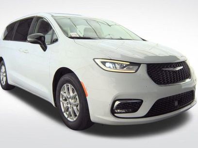 Used 2024 Chrysler Pacifica Touring-L