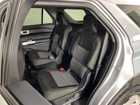 Used 2022 Ford Explorer XLT image 33