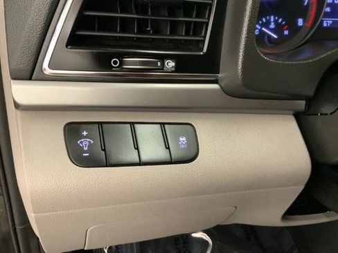 Used 2018 Hyundai Elantra SE FWD image 22