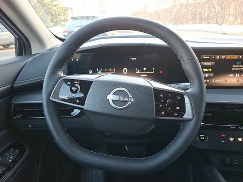 Used 2025 Nissan Murano SV image 17