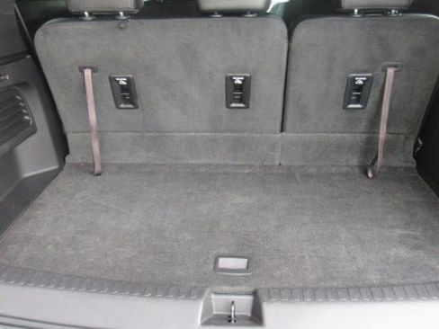 Used 2025 Chevrolet Traverse LT FWD image 8