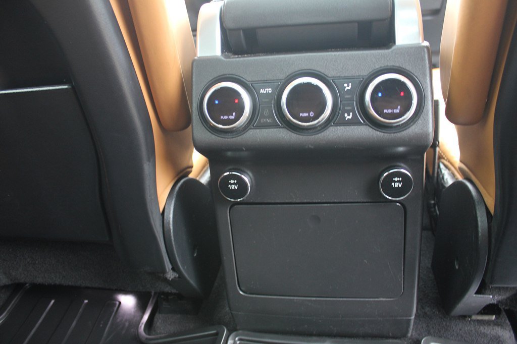 Used 2017 Land Rover Discovery HSE AWD/4WD image 39