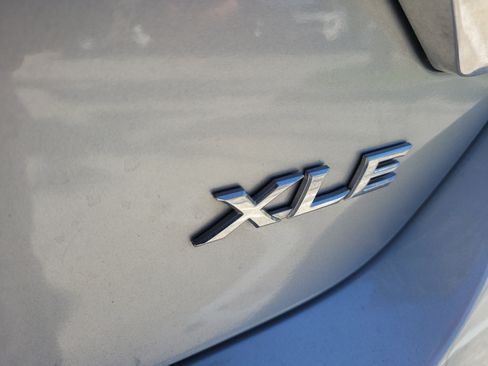 Used 2015 Toyota Camry XLE FWD image 9