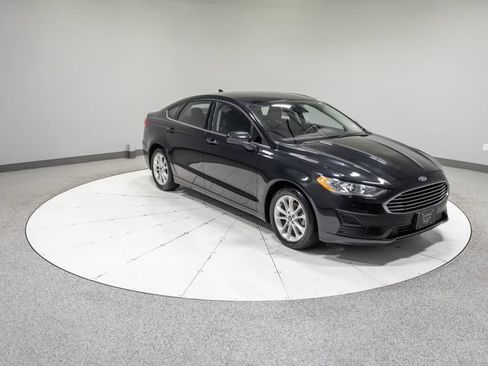 Used 2020 Ford Fusion SE FWD image 25