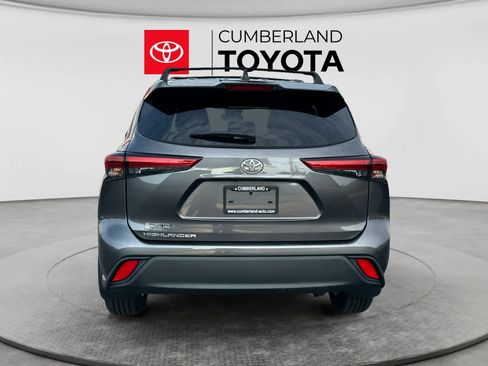 Used 2023 Toyota Highlander L FWD image 4