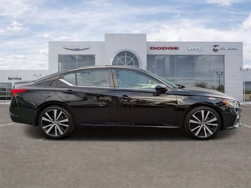 Used 2020 Nissan Altima 2.5 SR FWD image 2