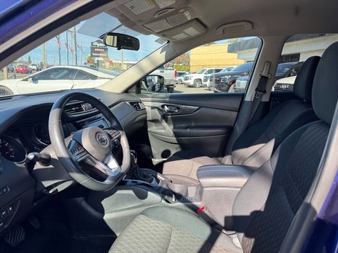 Used 2018 Nissan Rogue SV image 6