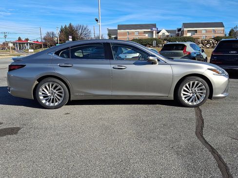 Used 2020 Lexus ES 300h w/ Luxury Package image 7