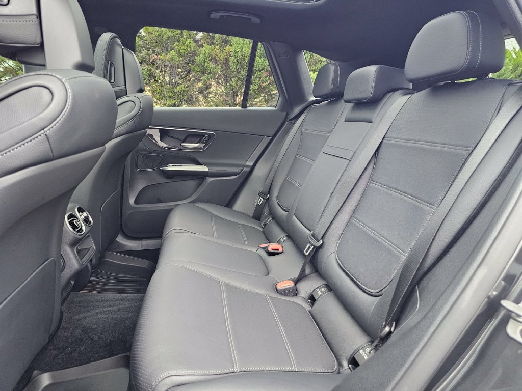 Used 2026 Mercedes-Benz GLC 300 image 19