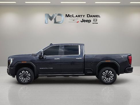 Used 2025 GMC Sierra 2500 Denali Ultimate image 3