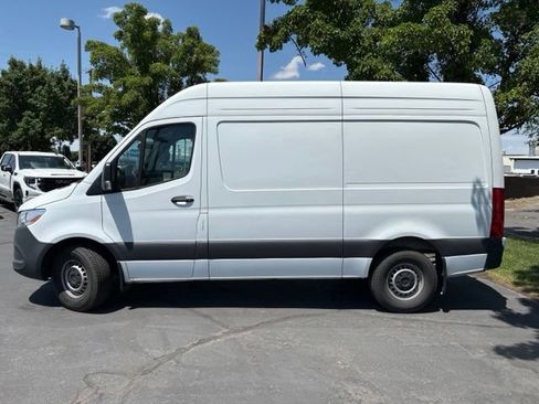 Used 2025 Mercedes-Benz Sprinter 2500 image 3
