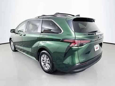 Used 2025 Toyota Sienna XLE w/ XLE Plus Package image 7
