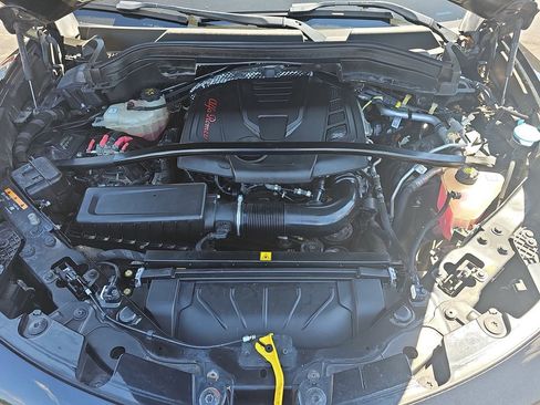 Used 2018 Alfa Romeo Stelvio AWD image 33