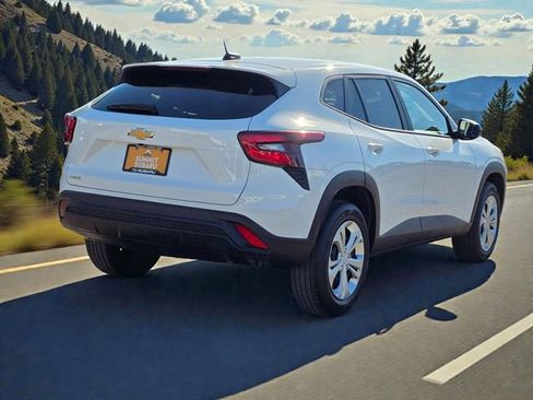 Used 2025 Chevrolet Trax LS image 7