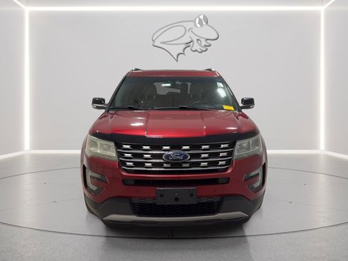 Used 2016 Ford Explorer XLT w/ Equipment Group 202A image 2