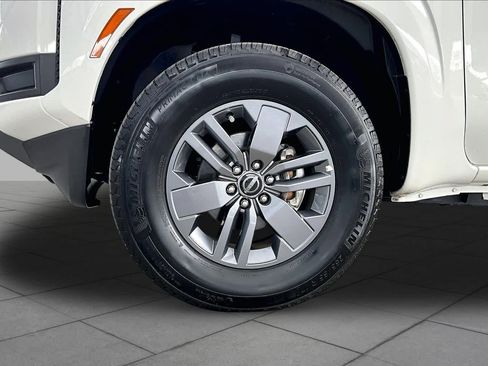 Certified 2025 Nissan Frontier SV RWD image 11