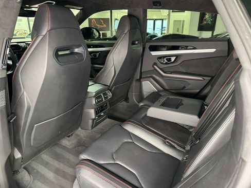Used 2019 Lamborghini Urus image 11