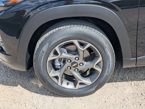 New 2026 Chevrolet Trax LT w/ Driver Confidence Package FWD image 7