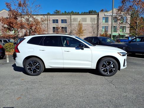 New 2026 Volvo XC60 B5 Core image 2