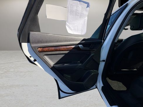 Used 2018 Audi Q5 2.0T Premium image 24