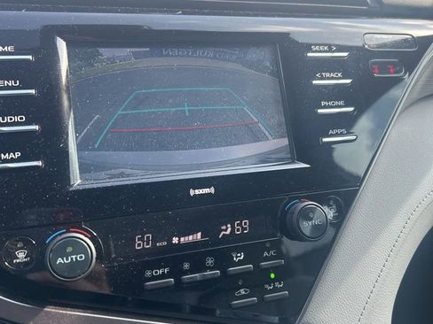 Used 2020 Toyota Camry SE image 7