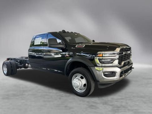 Used 2025 RAM 5500 Tradesman w/ Chrome Appearance Group AWD/4WD image 2