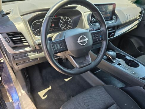 Used 2025 Nissan Rogue SV FWD image 12
