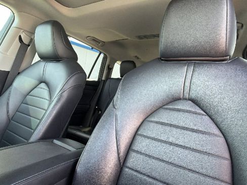 Used 2023 Toyota Highlander XLE AWD/4WD image 11