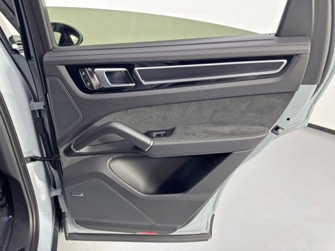 Used 2022 Porsche Cayenne GTS image 50