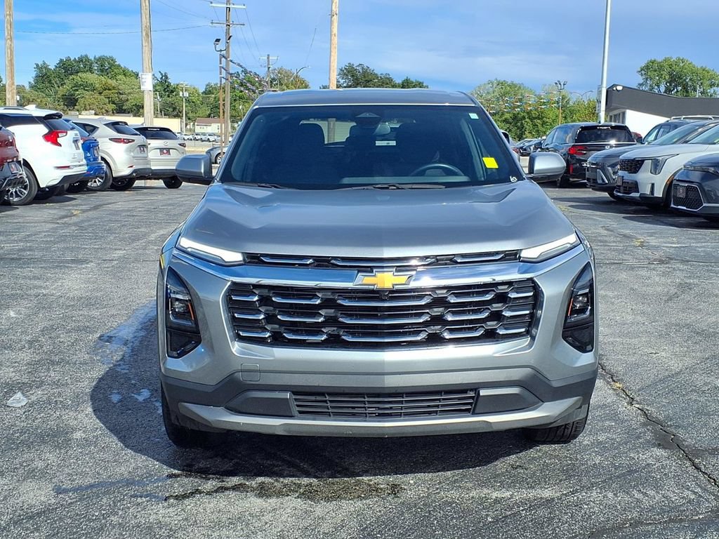Used 2025 Chevrolet Equinox LT AWD/4WD image 2