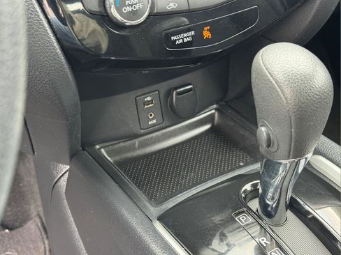 Used 2015 Nissan Rogue SV image 22